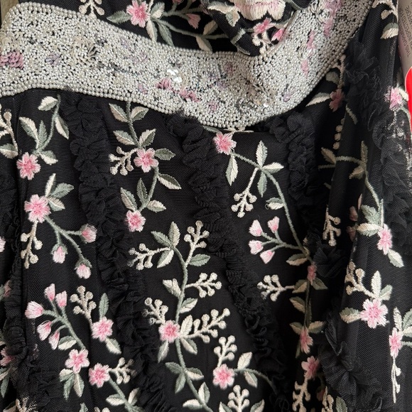 Mac DUGGAL Floral Embroidered One-Shoulder Gown - Picture 9 of 14